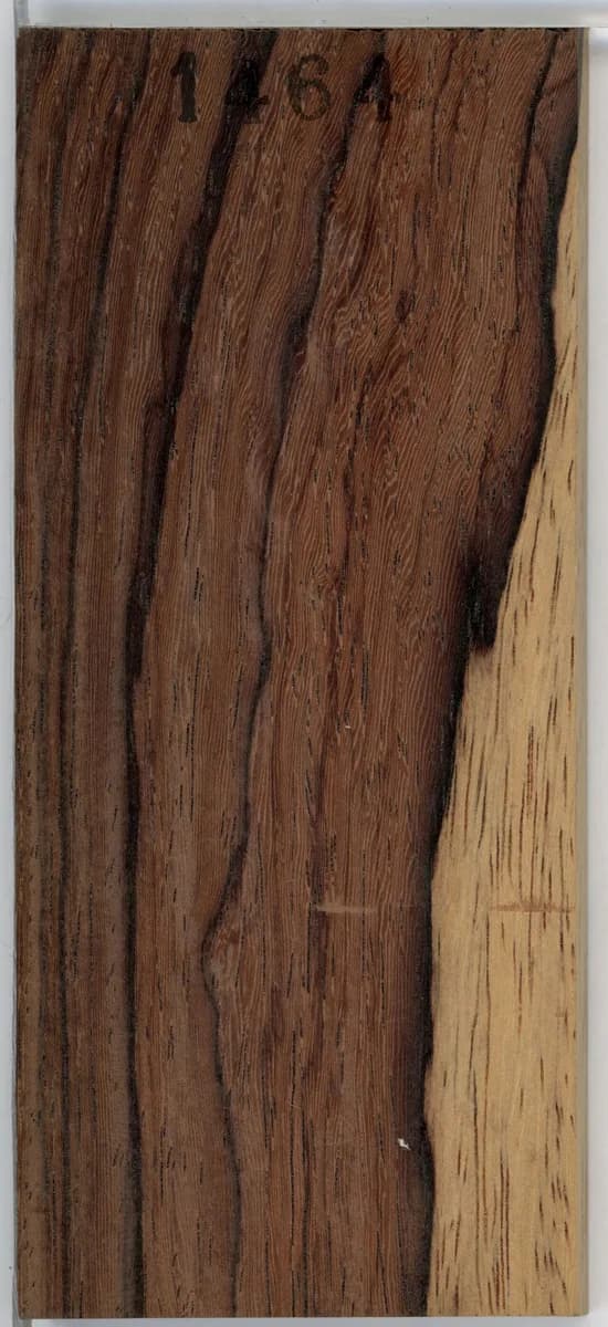 Mẫu gỗ cẩm lai xẻ dọc — Dalbergia oliveri, bộ sưu tập CIRAD.