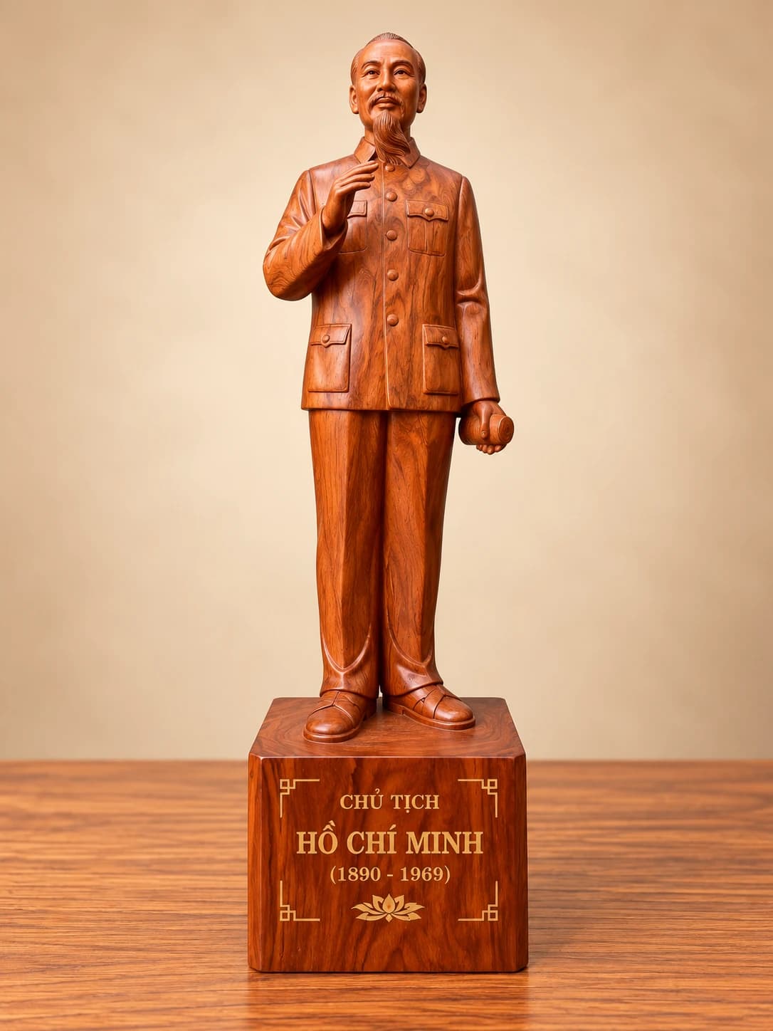 Tượng Bác Hồ Đứng